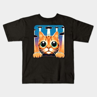 Big Eyed Funny Cat Selfie With UFOs Behind Kids T-Shirt